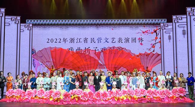 合影留念_副本.jpg 合影留念_副本.jpg